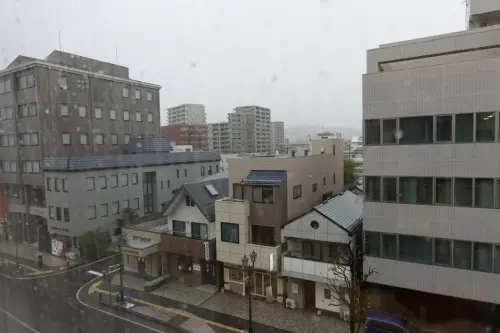 reisen japan 16 16 2024-Haeuser-herbst-Japan-Matsumoto-regen-Reisen  DSC5011