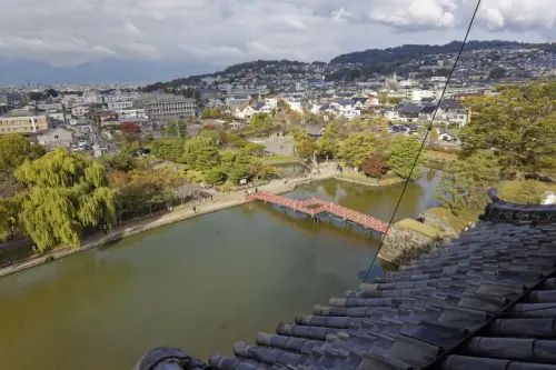 reisen japan 21 21 2024-herbst-Japan-Matsumoto-Reisen-rote-Bruecke  T4A5142