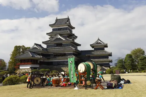 reisen japan 22 22 2024-herbst-Japan-Matsumoto-Reisen-Tempel-Trommel  T4A5161